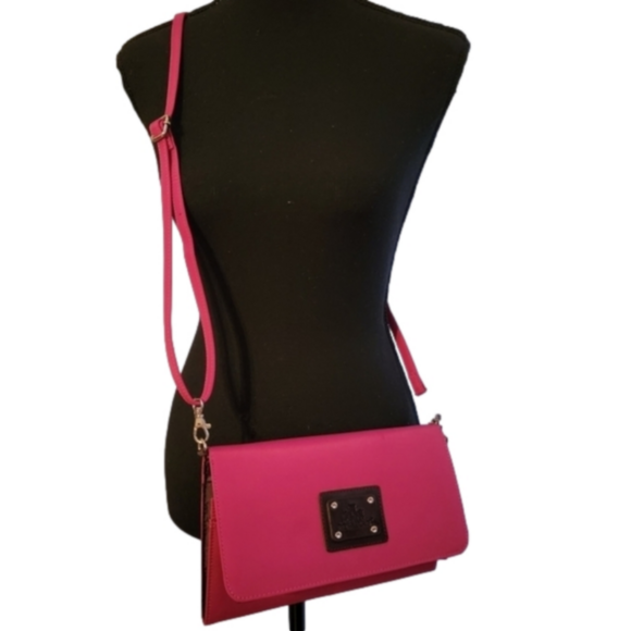 Rowallan of Scotland "SEDONA" Raspberry Nylon Crossbody Convertible Clutch Purse - Picture 1 of 12